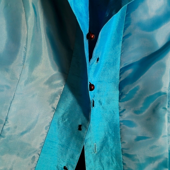 Silkland Button Front Shell - Picture 13 of 16